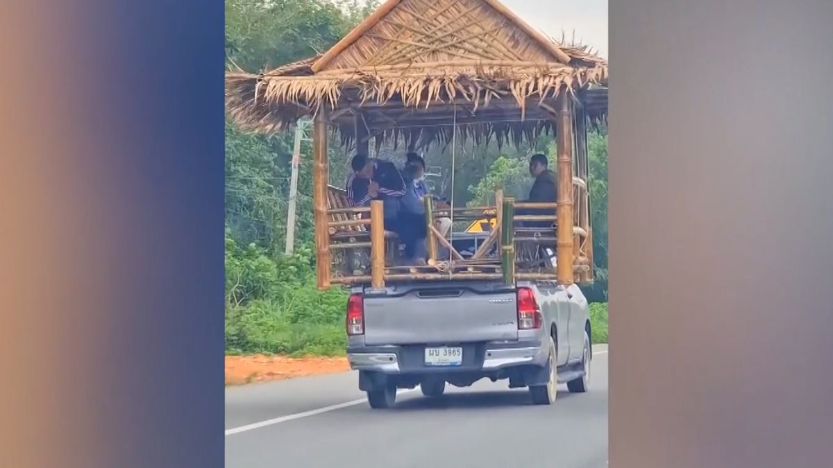 Zahradní domek na kolečkách. Thajská rodina si udělala pohodlí na silnici